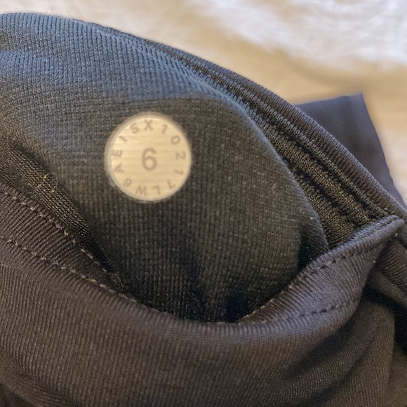 Lululemon Cropped Leggings - Picture 4 of 5